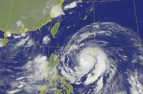 氣象署：浣熊颱風轉強颱！樺加沙颱風續增強暴風半徑恐破300公里
