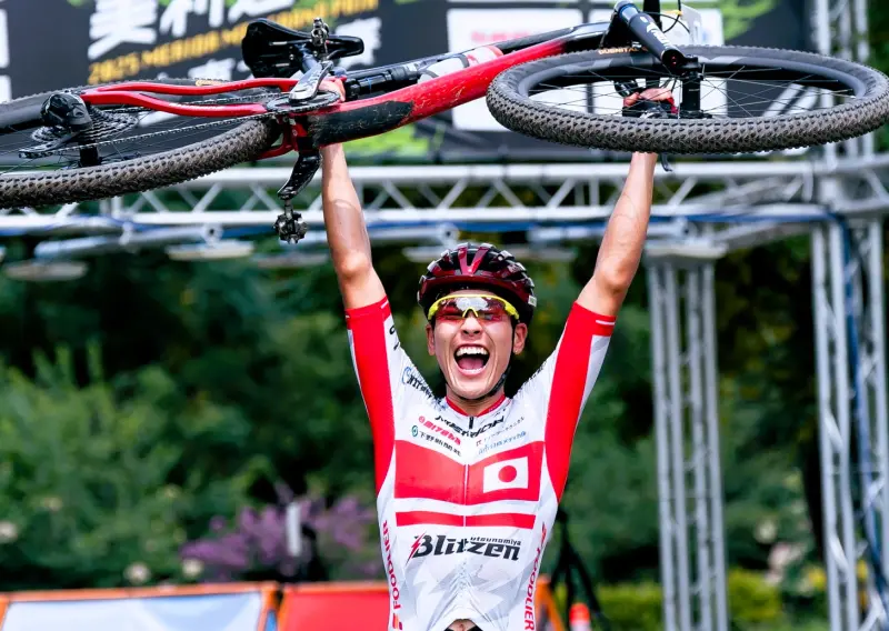 ▲沢田時(Toki Sawada)以1小時9分33秒單飛進終點。(圖/美利達提供)