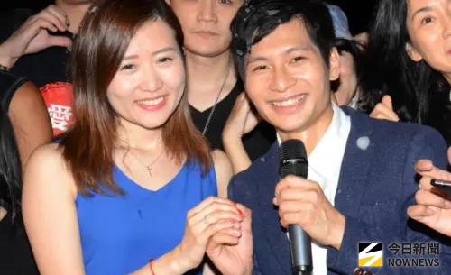 ▲黃逸祥向女友白馨儒（白白）求婚成功。（圖／記者林調遜攝影，2015.6.3）