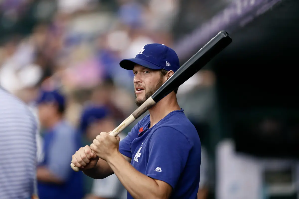 ▲道奇傳奇左投克蕭（Clayton Kershaw）退休賽季驚喜大秀「二刀流」身手，在打擊練習時轟出全壘打，全場球迷嗨翻。（圖／路透／達志影像）