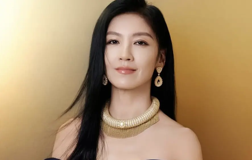 ▲50歲藝人林熙蕾（如圖）曾被封豪門收割機，2011年她嫁給成衣商人Chris，她也曾大方分享婚姻保鮮3招，讓婚姻如戀愛般甜蜜。​​​​​​​​​​​​​​​​（圖／林熙蕾IG@kellyhlin）