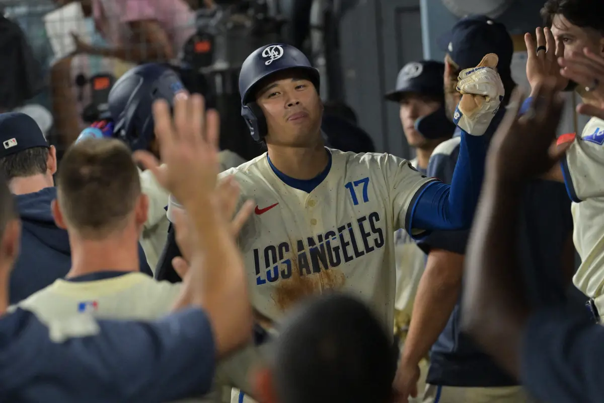 ▲洛杉磯道奇球星大谷翔平（Shohei Ohtani）在與舊金山巨人的宿敵戰中轟出第53轟，飛行距離403英尺，率領道奇逆轉擊敗世仇巨人。（圖／路透／達志影像）