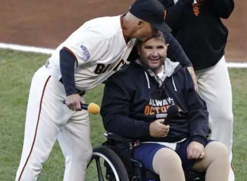 ▲巨人隊球迷斯托（Bryan Stow）4年前在道奇球場看球遭到暴徒攻擊，導致左腦嚴重永久性傷害。（圖／取自X）