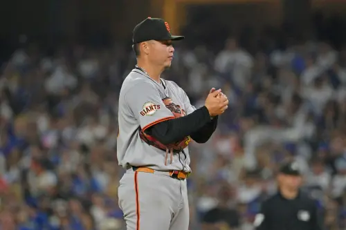 ▲巨人總教練梅爾文（Bob Melvin）形容這場比賽正是鄧愷威整個賽季縮影，「他可以三振掉超級巨星，也會突然找不到好球帶。」談到與大谷翔平的首次對決，鄧愷威自己則坦言相當興奮。（圖／路透／達志影像）