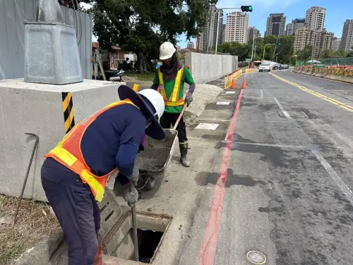 ▲ 因應颱風來襲，高市府針對排水系統完成清疏。（圖由工務局提供）
