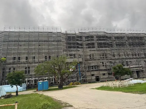 ▲ 高市府要求各在建工程承包廠商落實大型機具固定與材料防護，並成立防颱應變小組，啟動 24 小時待命機制，以利隨時因應災情。（圖／高市府提供）