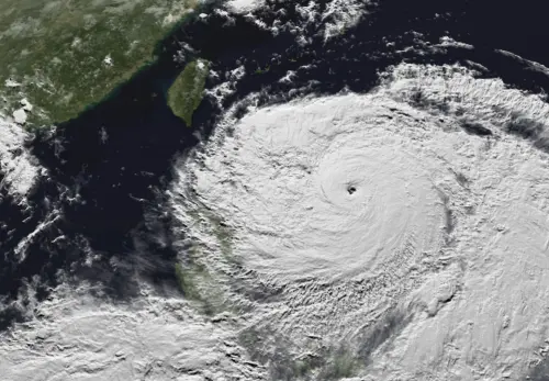 樺加沙颱風半徑300公里不是最扯！它曾達450公里　胖到台灣發警報
