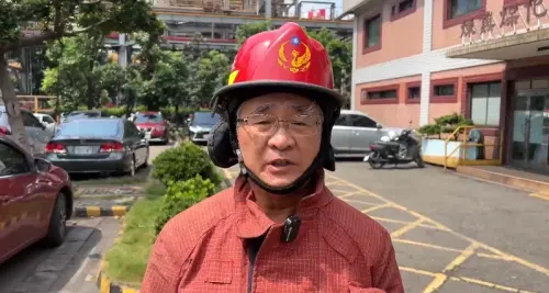 ▲高雄市消防局王志平局長，針對今(21)日小港區中鋼廠區內火警進行說明。(圖／翻攝畫面)