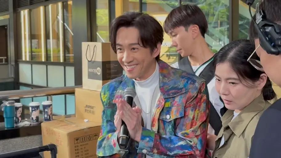 ▲陳漢典（如圖）、Lulu（黃路梓茵）本月11日宣布即將結婚，今（21）日男方現身一日店長活動，向記者透露吳宗憲要包的200萬紅包還沒到手，隨後也在台上分享求婚Lulu的場面，「只有我們2個人自己過，很乾啊，但是很爆笑！」（圖／記者黃聖凱攝影）