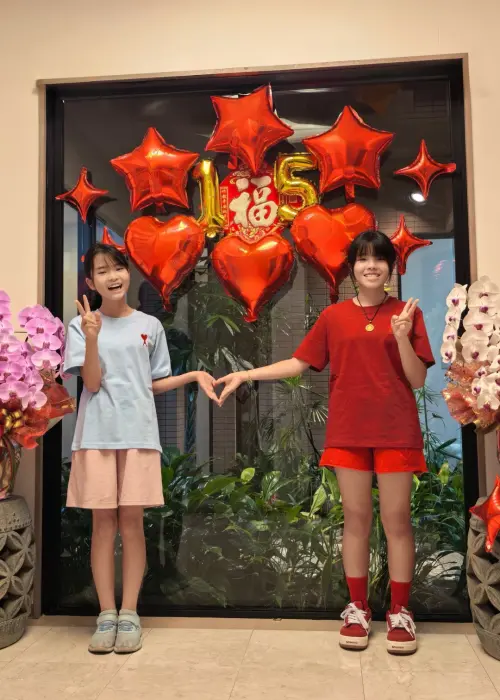 ▲今年特別規劃「韵✦愉の姊妹宇宙繪～華人雙星學生動漫作品展」，邀請林涵韵、林秀如兩位小藝術家作品展出。（圖／台北文華藝博提供）