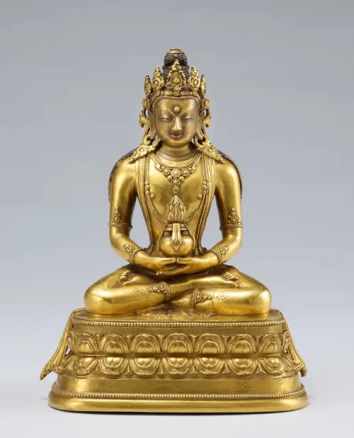 ▲「平養居文化事業」展出18世紀鎏金長壽佛 。（圖／台北文華藝博提供）