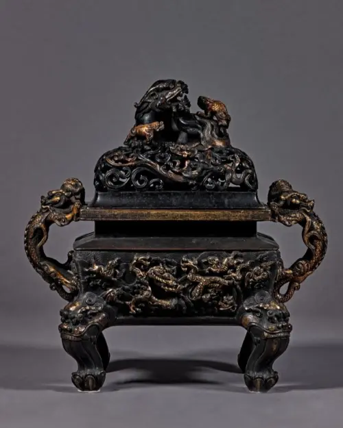 ▲「居意古美術」帶來清乾隆〈銅鎏金海水龍紋薰爐〉。（圖／台北文華藝博提供）