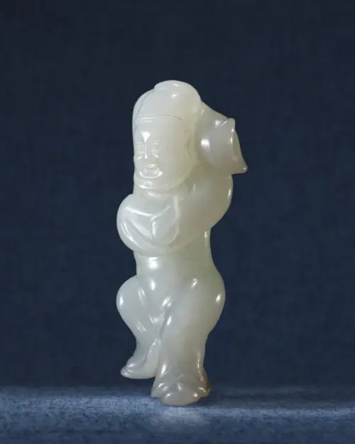 ▲「RASTI FINE ART」攜來唐末至宋初的〈白玉雕胡人舞樂把件〉。（圖／台北文華藝博提供）