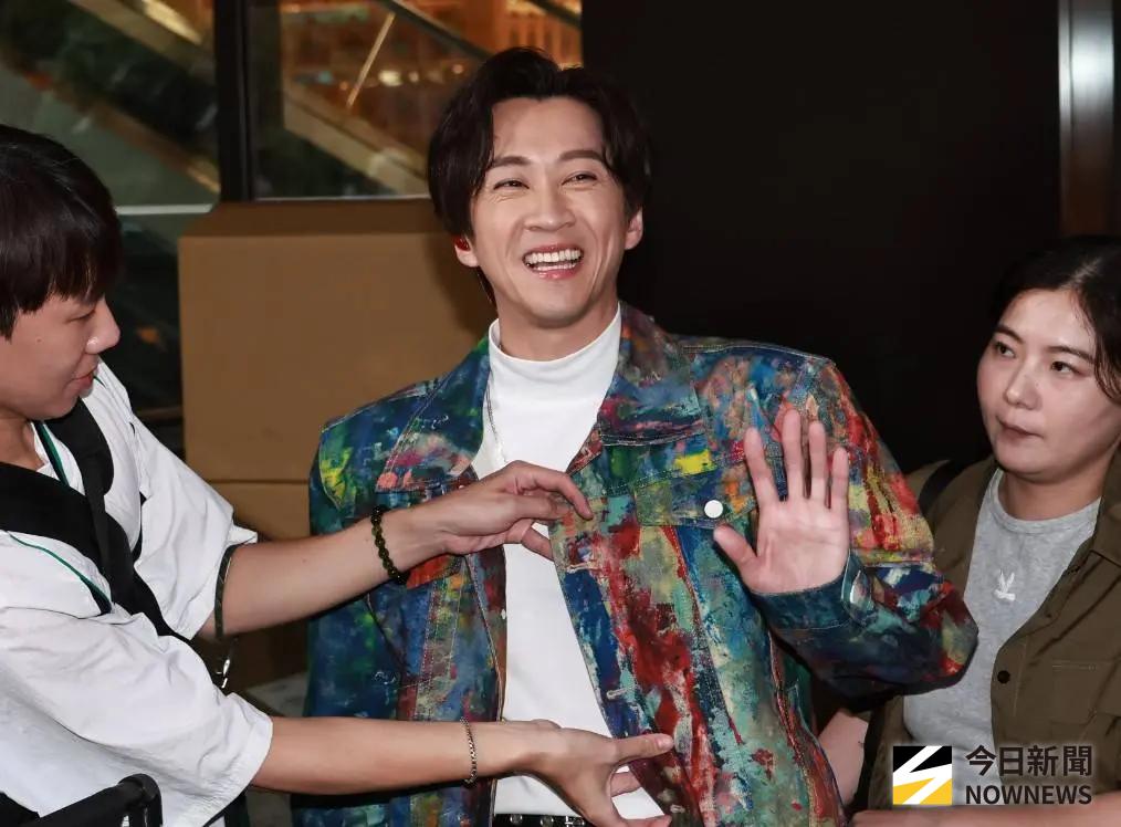 ▲神佛解讀專家阿谷老師分析5個有超強佔有慾的星座，巨蟹座的陳漢典（中間）是第二名，在宣布和Lulu的婚訊後，愛相隨身影被捕獲，入圍金鐘獎的感言也不離老婆。（圖／記者吳翊緁攝影）