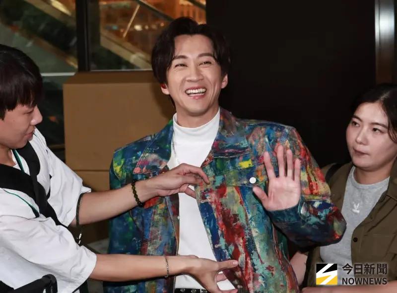 ▲神佛解讀專家阿谷老師分析5個有超強佔有慾的星座，巨蟹座的陳漢典（中間）是第二名，在宣布和Lulu的婚訊後，愛相隨身影被捕獲，入圍金鐘獎的感言也不離老婆。（圖／記者吳翊緁攝影）