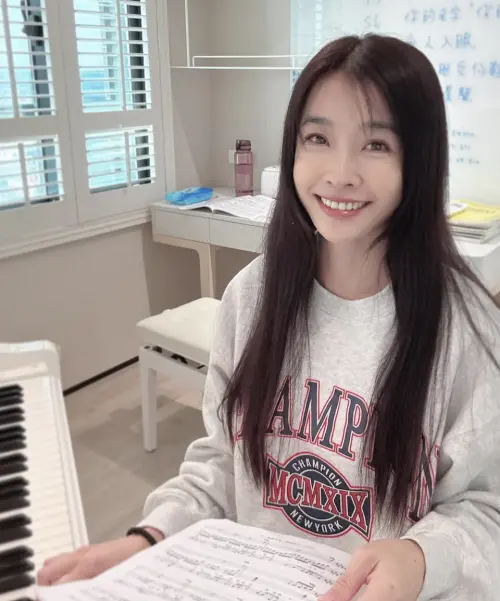 ▲小嫻在44歲時重返校園。（圖／翻攝自IG@hsien_0309）