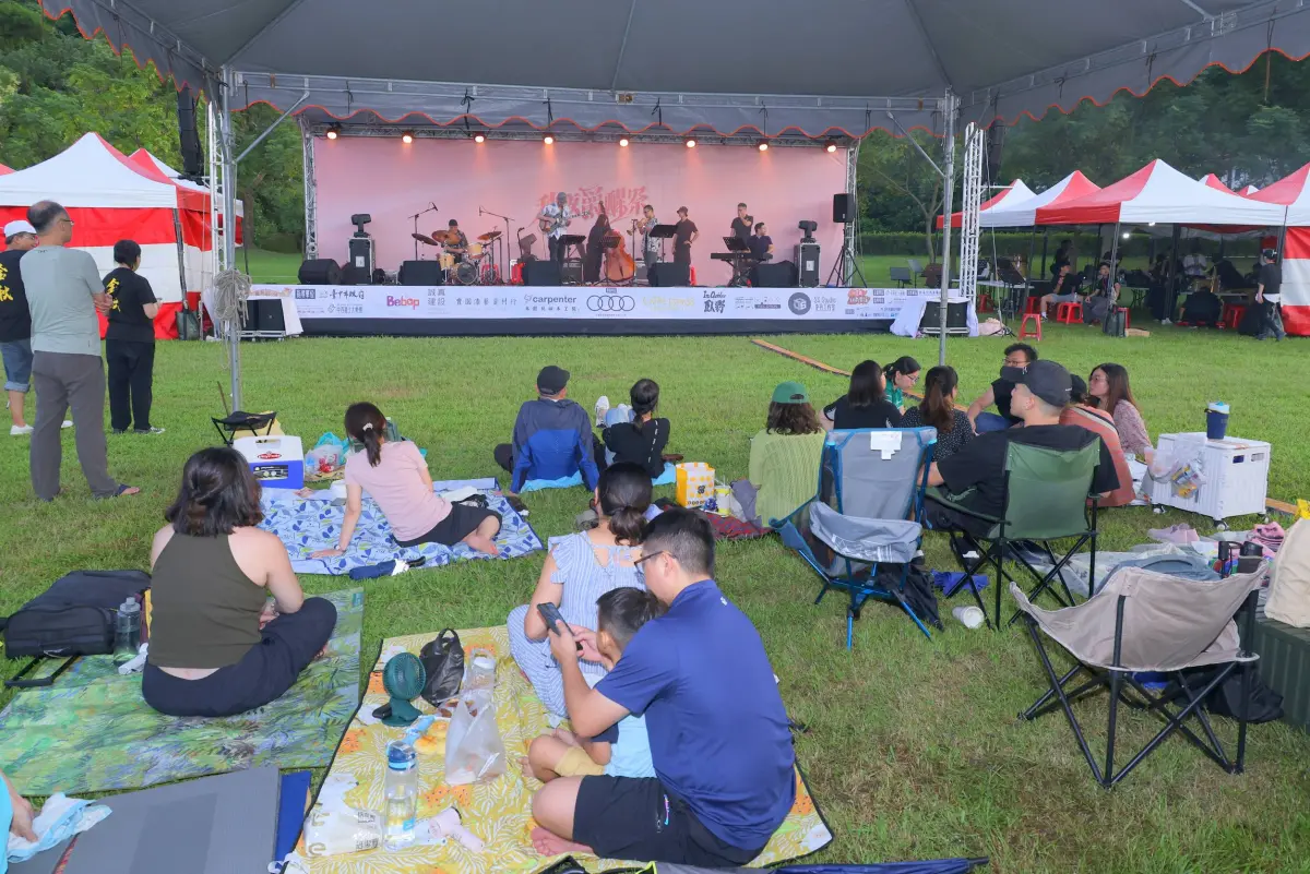 ▲民主草坪夜幕下的秋夜爵醒祭(圖／柳榮俊翻攝2025.9. 21)