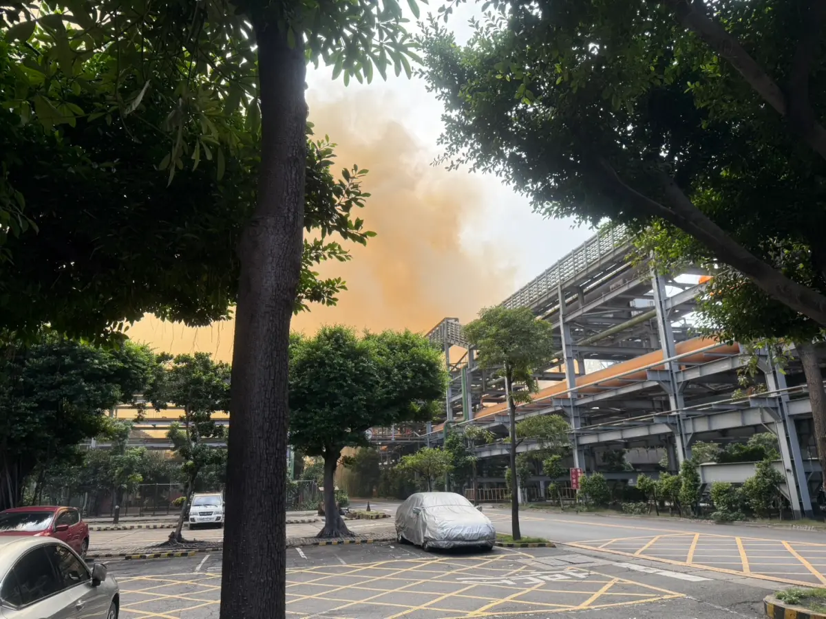 ▲ 中鋼公司小港廠區火警，經查爲煉焦工廠煉焦爐管線排放焦爐氣燃燒。（圖／高市府提供）