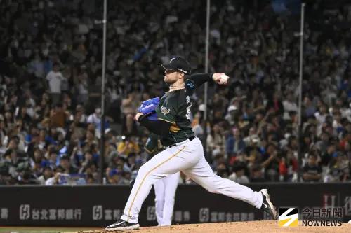 ▲台鋼雄鷹後勁對富邦悍將寫下連續33局無失分紀錄。（圖／記者林柏年攝,2025.09.21）