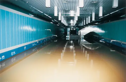 ▲台北捷運月台滿是污水。（圖／翻攝自台北捷運FB）