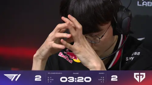 ▲第五場比賽進行到3分20秒時暫停，Faker低頭稍作休息。（圖／YT@LCK）