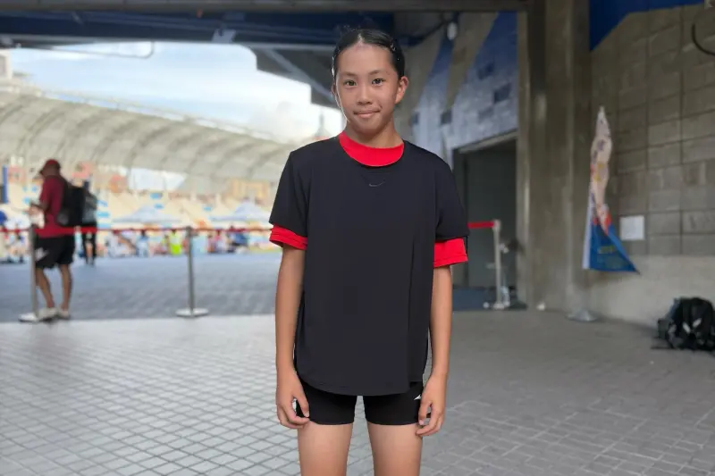 ▲台東新生國小六年級小將張蓓首登秋季盃全國賽，在短跑展現棒球底子培養的速度與耐力，同時也是籃球隊潛力新秀，少見的雙棲天賦讓教練看好她未來發展。（圖／記者路皓惟攝）