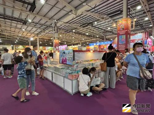 ▲首屆台灣國際兒少書展落幕四天盛會，吸引很多親自湧入參觀，（圖／記者金武鳳攝，2025.9.21)