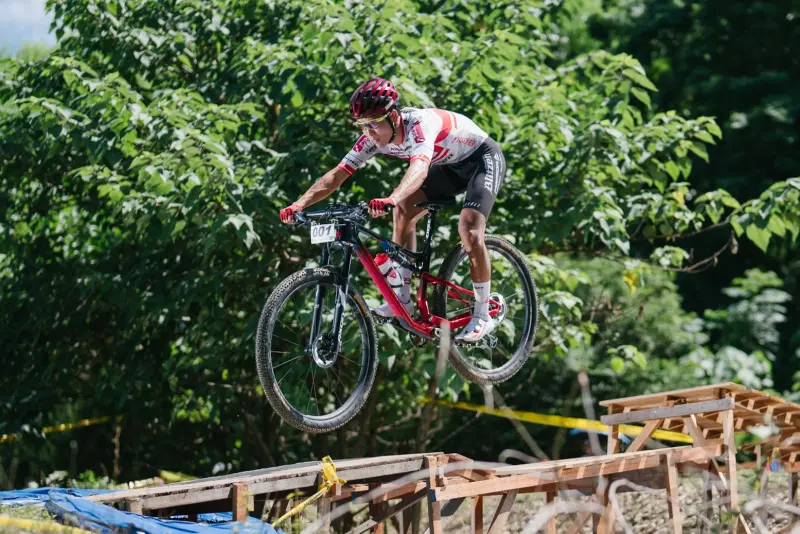 ▲2025美利達登山車大獎賽在彰化熱鬧登場，日本亞錦賽冠軍沢田時（Toki Sawada）最終以1小時9分33秒單飛進終點奪冠，全場歡聲雷動。（圖／美利達提供）