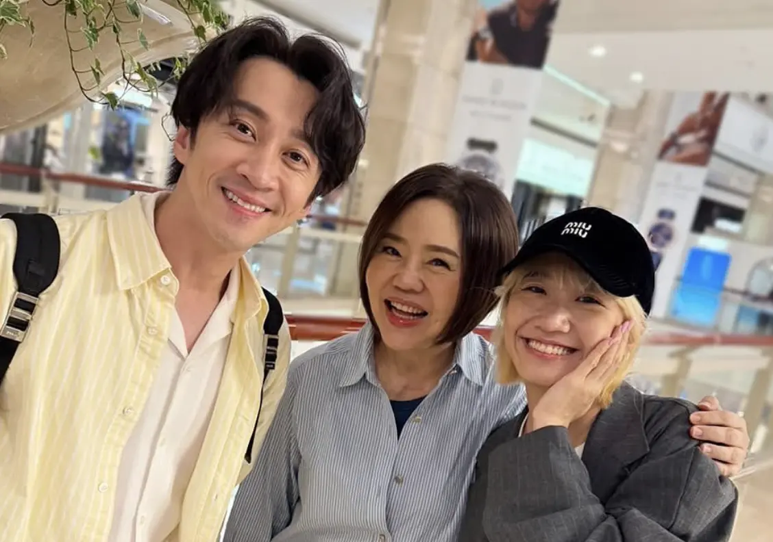 ▲陳漢典（左）和LULU（右）閃婚後隔天現身台北101買鑽戒，兩人甜蜜互動閃瞎讓剛好也在現場的于美人（中）被閃瞎，也衷心祝福這對佳偶。（圖／于美人 IG @yumeiren2024）