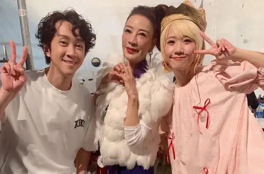 ▲陳漢典（左）與Lulu（右）在本月11日突宣布婚訊，許多藝人好友紛紛獻上祝福。楊繡惠（中）在昨（20）日曬出合照，不只向這對準新人道恭喜，還笑喊要沾喜氣：搞不好下一個輪到我。（圖／楊繡惠FB）