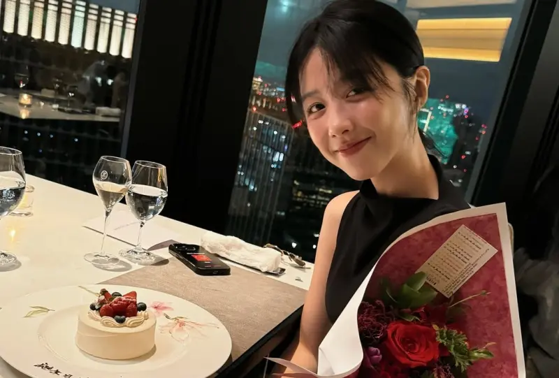 ▲邵雨薇（如圖）今（21）日迎來36歲生日，她也PO出慶生美照，疑是吳慷仁的「男友視角」，直接讓一名男粉看哭喊：這個讚我按不下去。（圖／邵雨薇IG@1989ivyshao）