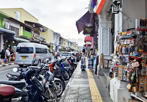 泰國普吉島遊客爆量卻不掏錢　小商家門可羅雀怨「比疫情更慘」
