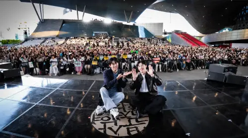 ▲許光漢（右）和玉澤演（左）雙男神初次公開對談，吸引數千影迷欣賞。（圖／甲上娛樂提供）