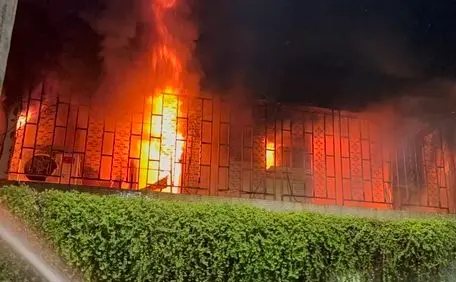 台南中西區火警！五層樓住宅陷火海　5人驚險脫困、1女燒成焦屍
