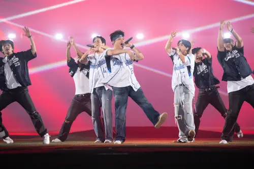 ▲SUPER JUNIOR–L.S.S.利特、神童、始源賽後擔任演唱嘉賓。（圖／富邦悍將提供）