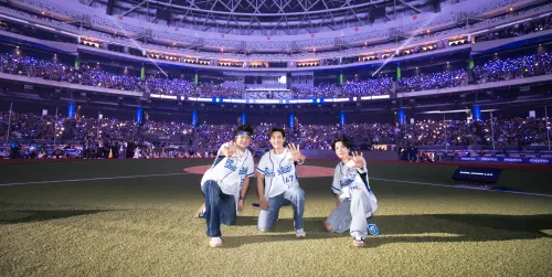 ▲SUPER JUNIOR–L.S.S.利特、神童、始源賽後擔任演唱嘉賓。（圖／富邦悍將提供）