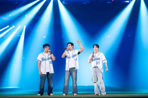 ▲SUPER JUNIOR–L.S.S.利特、神童、始源賽後擔任演唱嘉賓。（圖／富邦悍將提供）