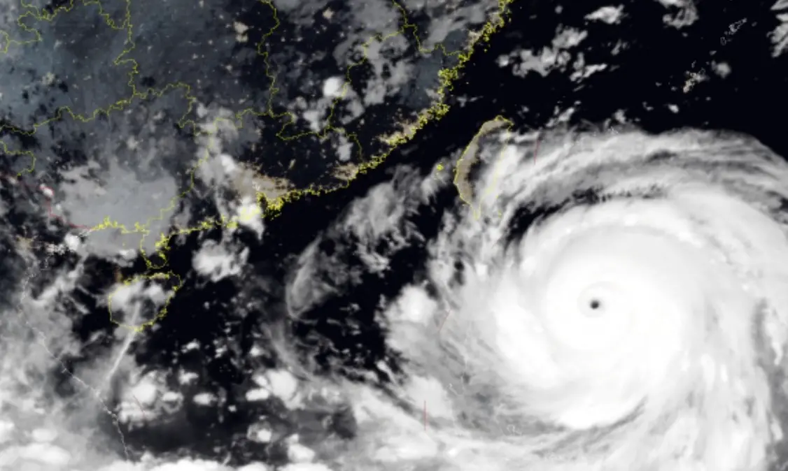 ▲編號第18號颱風「樺加沙」（國際命名 RAGASA ）已達強烈颱風等級，台灣中央氣象署21日下午已發布海上、陸上颱風警報。（圖／翻攝自中國中央氣象台）