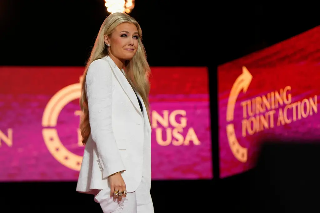 ▲柯克遺孀艾莉卡在追思會上發表講話，並稱已原諒槍手。（圖／美聯社／達志影像）