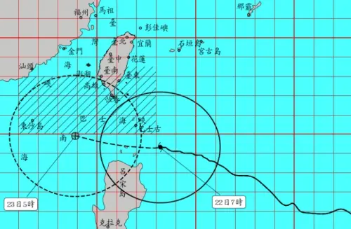▲中央氣象署持續發布樺加沙颱風海陸警報，陸上警報最新納入高雄市。（圖/中央氣象署cwa.gov.tw）