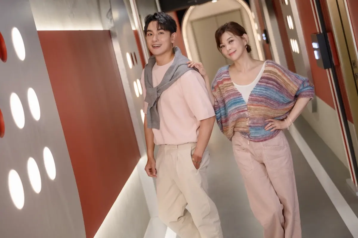 ▲陳謙文（左）砸百萬辦公益演唱會「情歌若響」，今年力邀方馨（右）參與，兩人都分享自己心中的情歌，方馨想到過世的爸爸難掩激動情緒。（圖／葡萄長文創工作室提供）