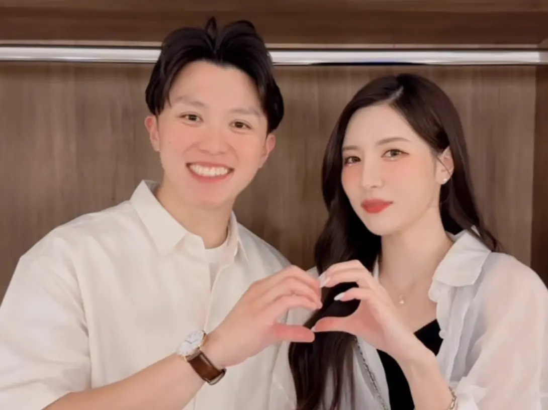 ▲南珉貞（右）告白阿崔「我喜歡」，過去她曾透露自己有過一段婚姻，對她而言婚姻必備三條件，信任、體諒和奉獻缺一不可。（圖／翻攝自IG@minjeong_w_）