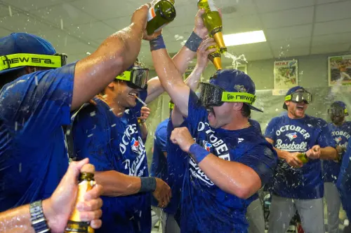 MLB／藍鳥8：5擊敗皇家！奪季後賽門票　成本季美聯首支晉級隊伍
