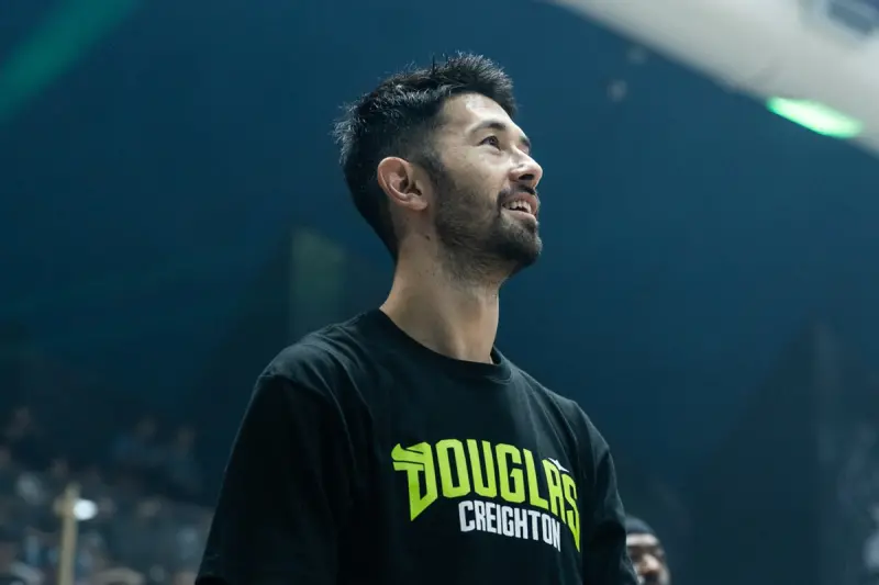 ▲福爾摩沙夢想家上周末20日在臺中洲際迷你蛋舉辦DREAMERS FOREVER簡浩退役賽，交手桃園璞園領航猿。此場比賽吸引近滿場球迷進場，此外，簡浩家人，昔日隊友麥班達、戴維斯、吳岱豪、陳信安，皆進場共同見證洲際飛彈最終章。（圖／夢想家提供）