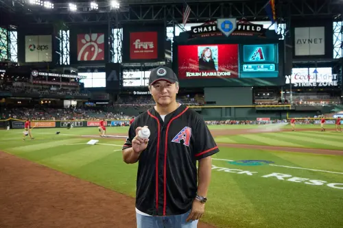 MLB／張泰山開球！響尾蛇台灣日球衣繡中華民國國旗　3.5萬人進場
