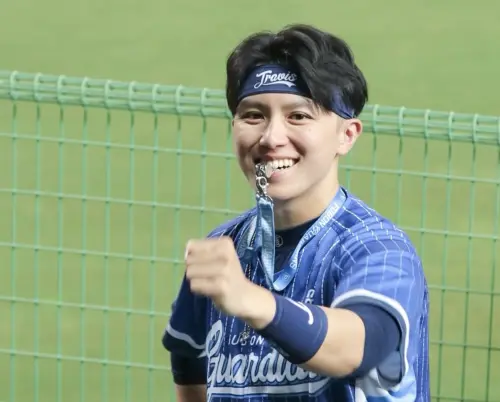 ▲阿崔是富邦應援團團長，在球場上常可以看到他的身影。（圖／摘自IG@travis_wwchu）