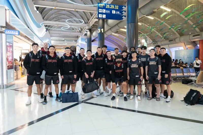 ▲P.LEAGUE+聯盟台鋼獵鷹今（22）日正式啟程前往韓國，展開為期五天四夜的海外移地訓練。此行將透過與韓國KBL球隊的交流賽，全方位提升球隊競技水準，為新賽季做好準備。（圖／獵鷹提供）
