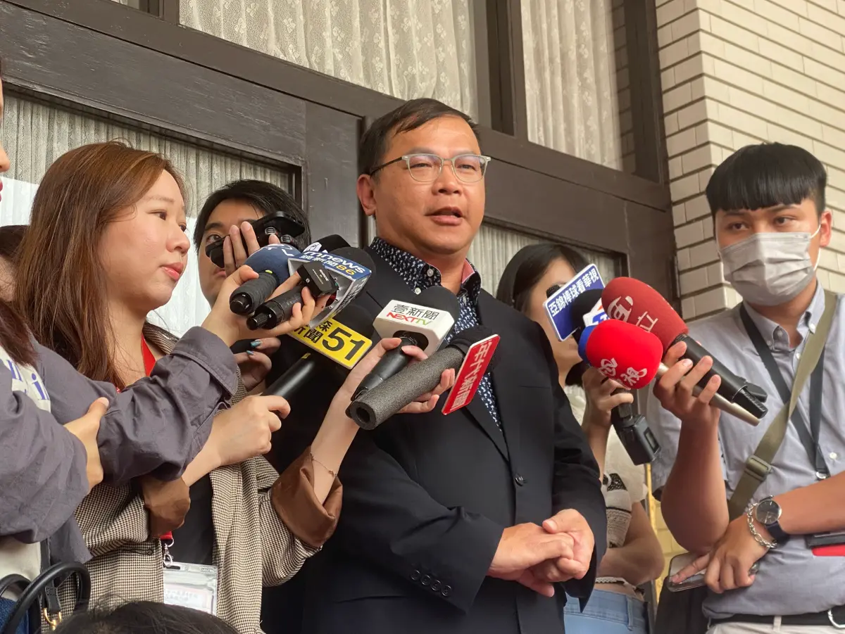 ▲王義川揭露自己去年遭跟拍的幕後主謀，質疑媒體配合徐巧芯跟蹤政敵取得資料，是台灣政治史上的醜聞。（圖／記者陳威叡攝，2025.09.22）