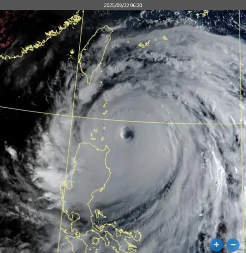 ▲樺加沙已達美國聯合颱風警報中心的超級颱風標準（圖／取自鄭明典臉書）