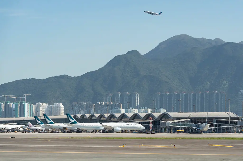 ▲香港國際機場正計劃於週二（23日）下午6點關閉，暫停所有航班起降36小時。資料照。（圖／美聯社／達志影像）